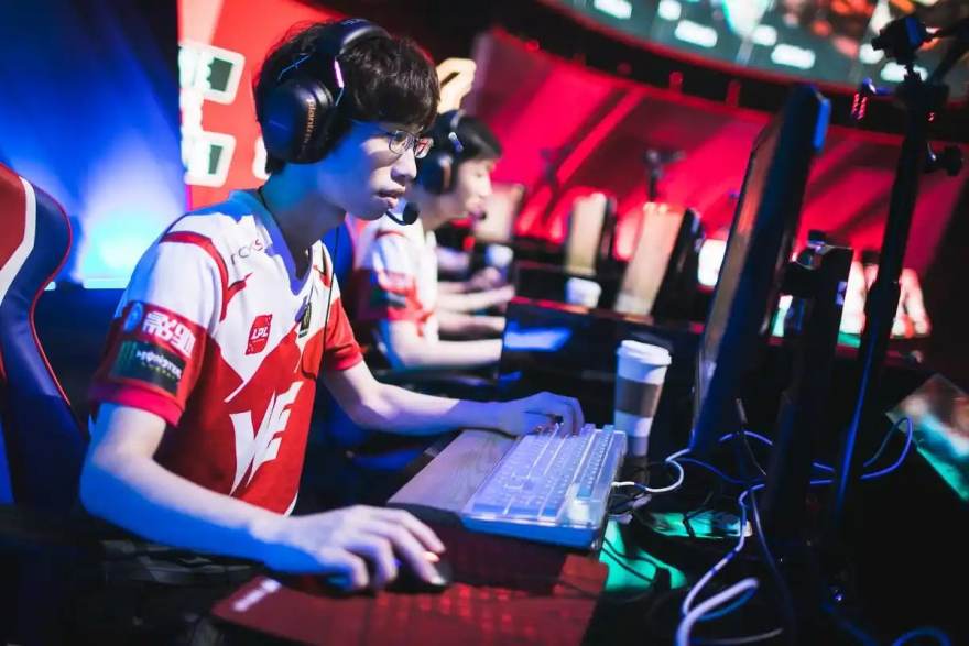 CS2赛季中期战队状态盘点：换人窗口期哪些调整值得关注